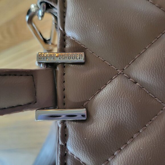 Steve Madden Quilted Taupe Handbag With Dual Handles & Detachable Strap - Picture 5 of 8